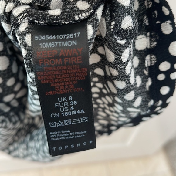 TOPSHOP Black and White, V Neck, Mini Tea Dress - Picture 9 of 9